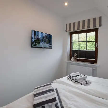 Daire Rüm Hart Ii, Weestersir